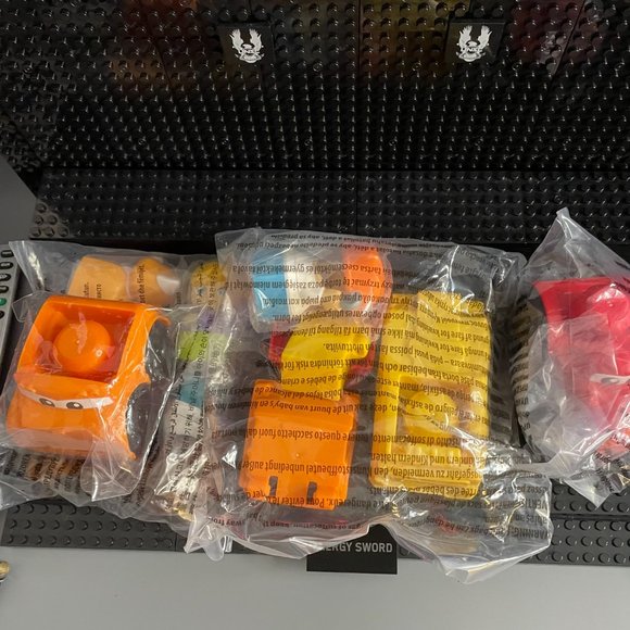 BRAND NEW MEGA BLOKS CARS WITH FIGURES - WRAP IN THE MANUGFACTORY PLASTIC BAGS. - Picture 7 of 7